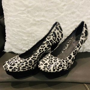 Kenneth Cole reaction heels